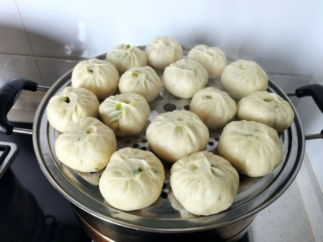 还是冷水蒸看看正确的方法！爱游戏体育蒸包子是开水蒸(图2)
