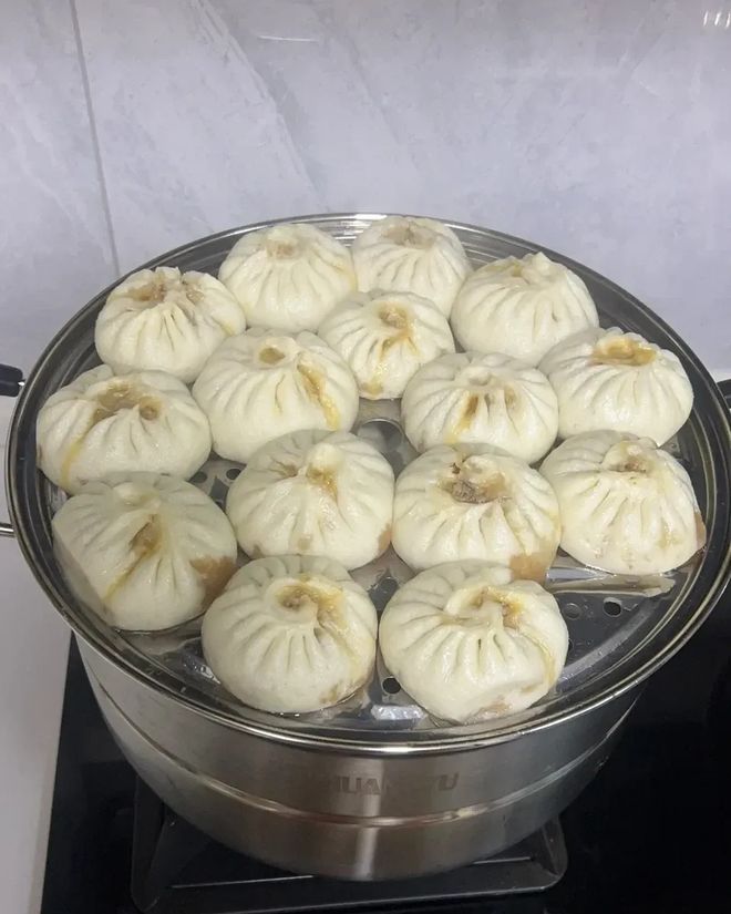 还是冷水蒸看看正确的方法！爱游戏体育蒸包子是开水蒸(图6)